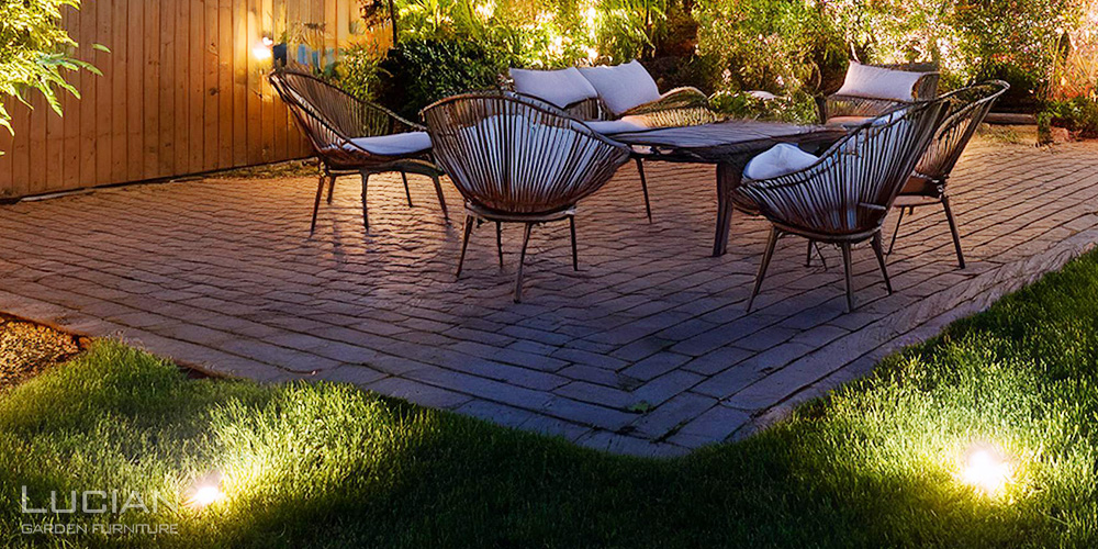 地中埋め込み型のライト