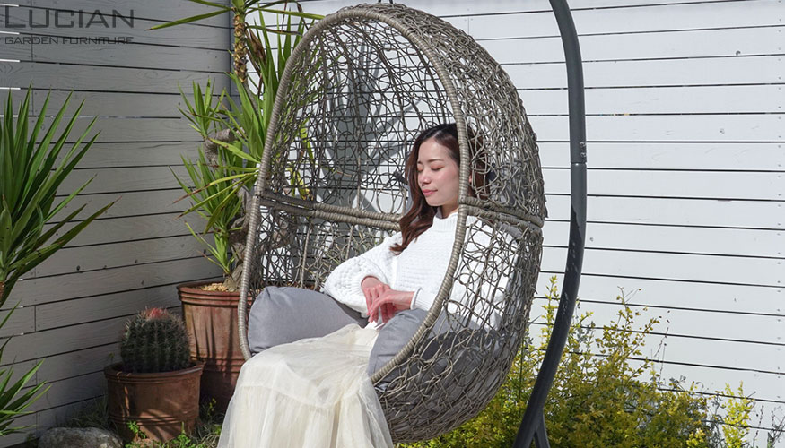 自分だけのリラックスタイムを生み出す一人用ガーデンチェア