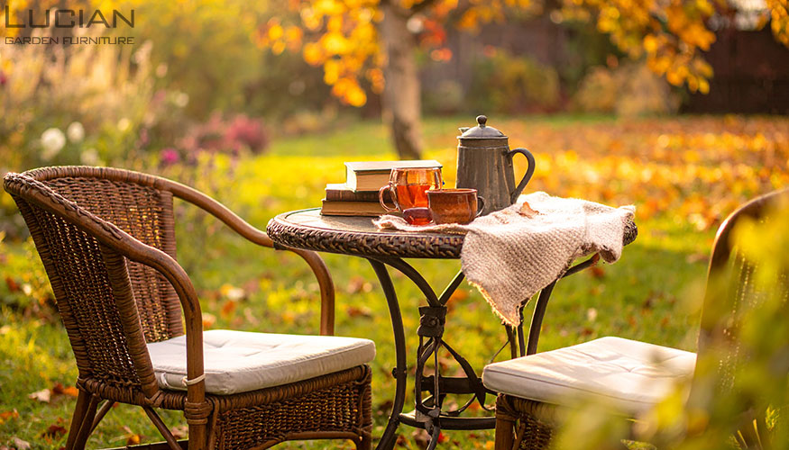 「屋外図書室」をつくるためのガーデンファニチャー選び