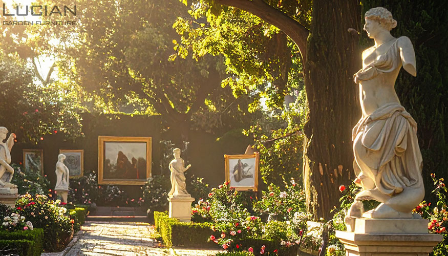 ガーデンファニチャーを活用した個展空間の演出